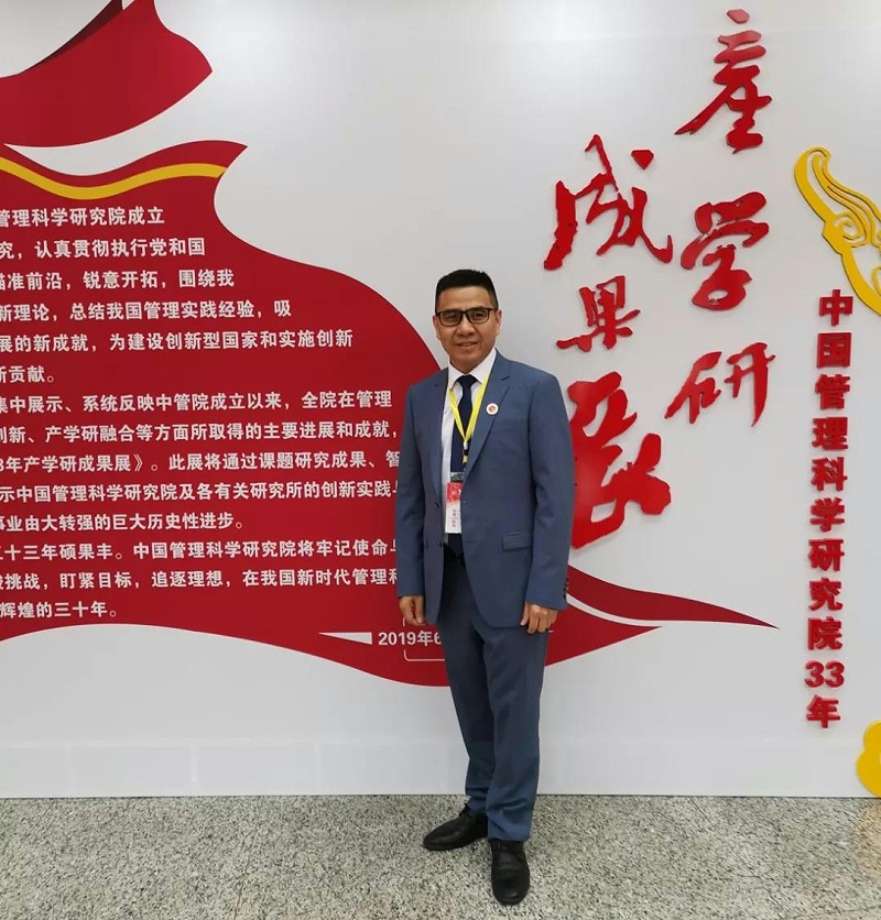 祝賀伊盾門窗董事長張龍偉榮獲“中國管理創(chuàng)新十大杰出人物”稱號！03